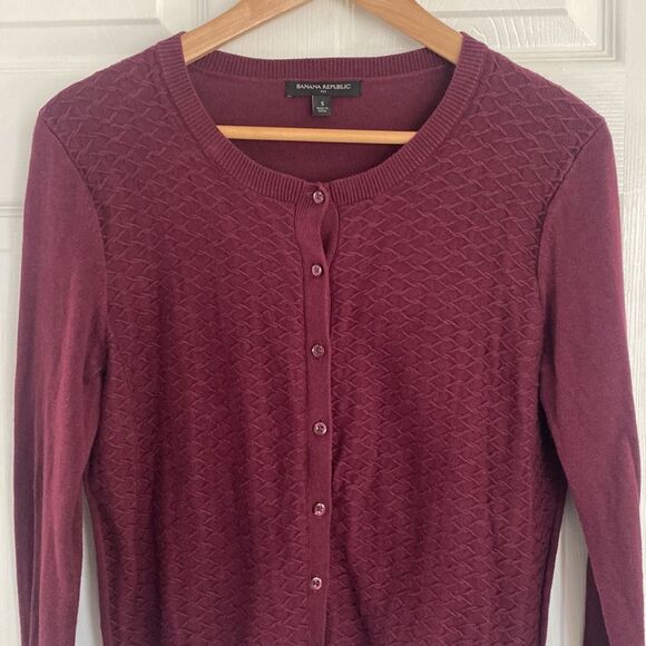 Banana Republic Women’s Cardigan Sweater Crew Neck Wine/Burgundy Size S EUC - Picture 2 of 10